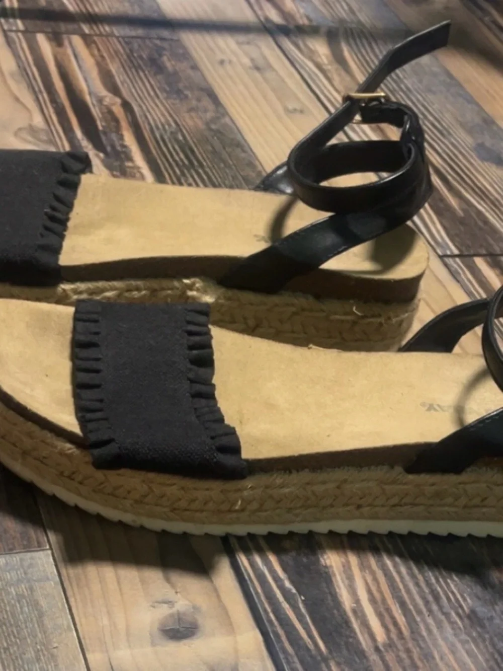 UNIONBAY Black Ruffle Espadrille Platform Sandals